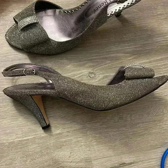 J.Renee Women's Dayna Slingback Pump 9.5 - Picture 3 of 9